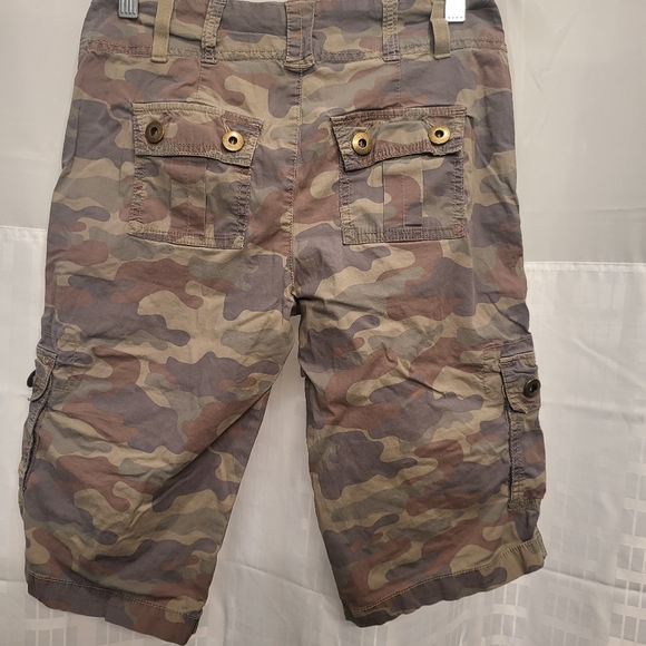 Capris - Picture 2 of 4